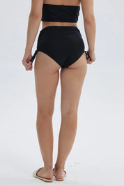 Traje de baño mujer calzón tiro alto negro con detalles de lazo en los costados