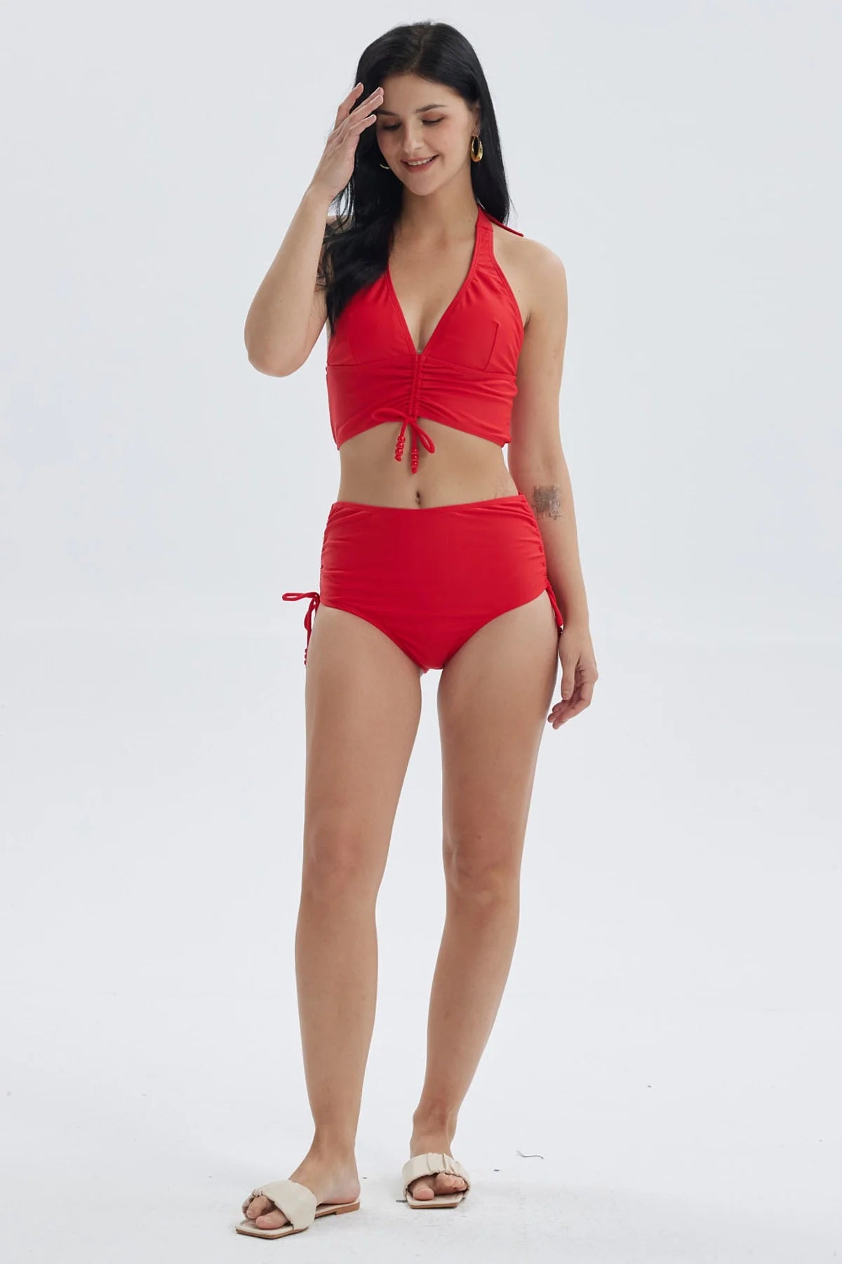 Traje de baño mujer rojo con calzón tiro alto y detalles laterales
