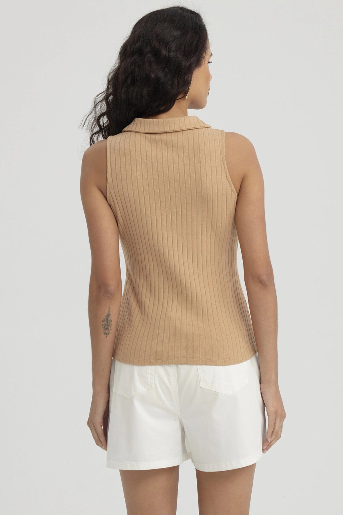 Polera Mujer Rib Medio Cierre Camel