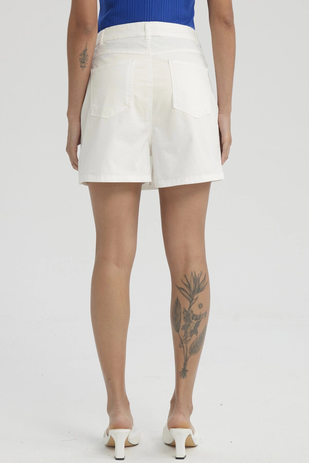 Short Mujer Gabardina Pretina Crudo