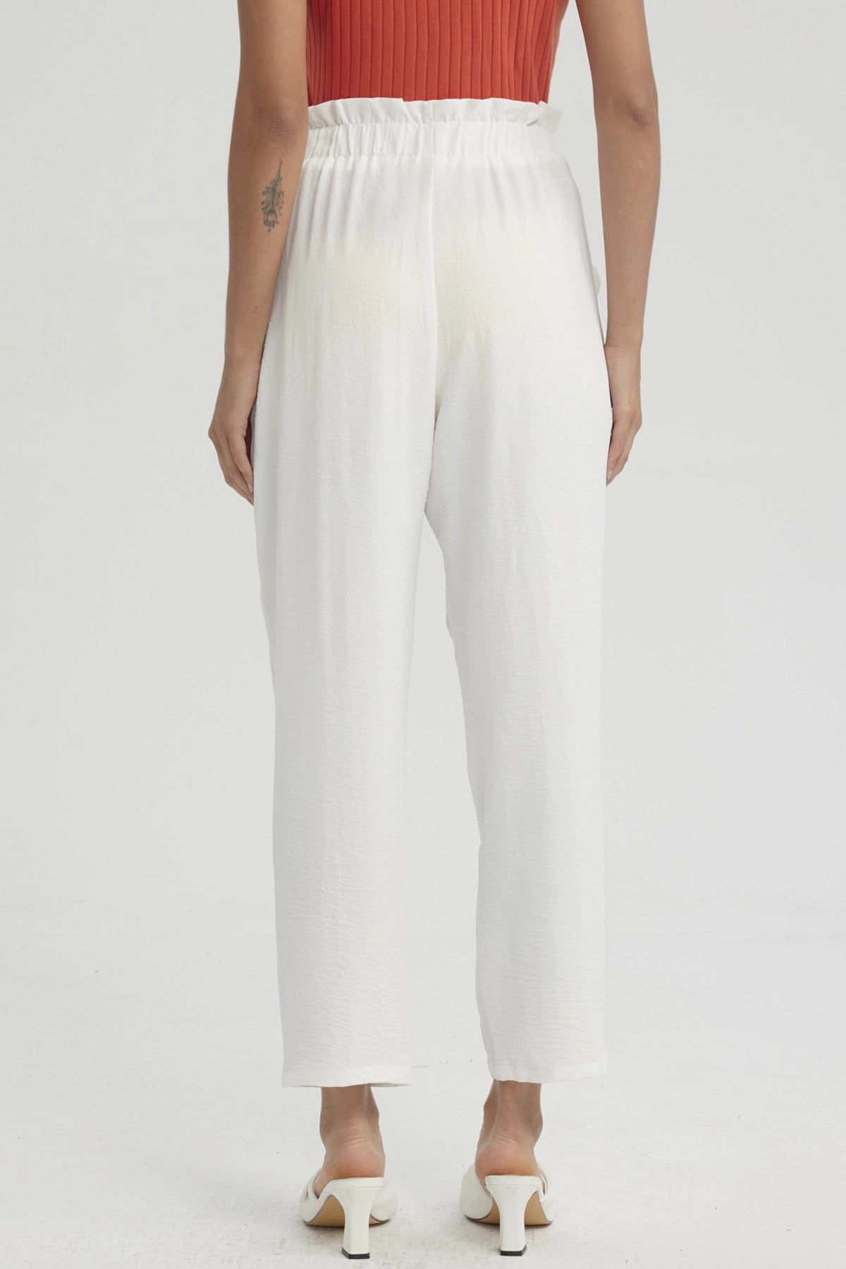 Pantalón Mujer Calce Slim Bolsillo Crudo