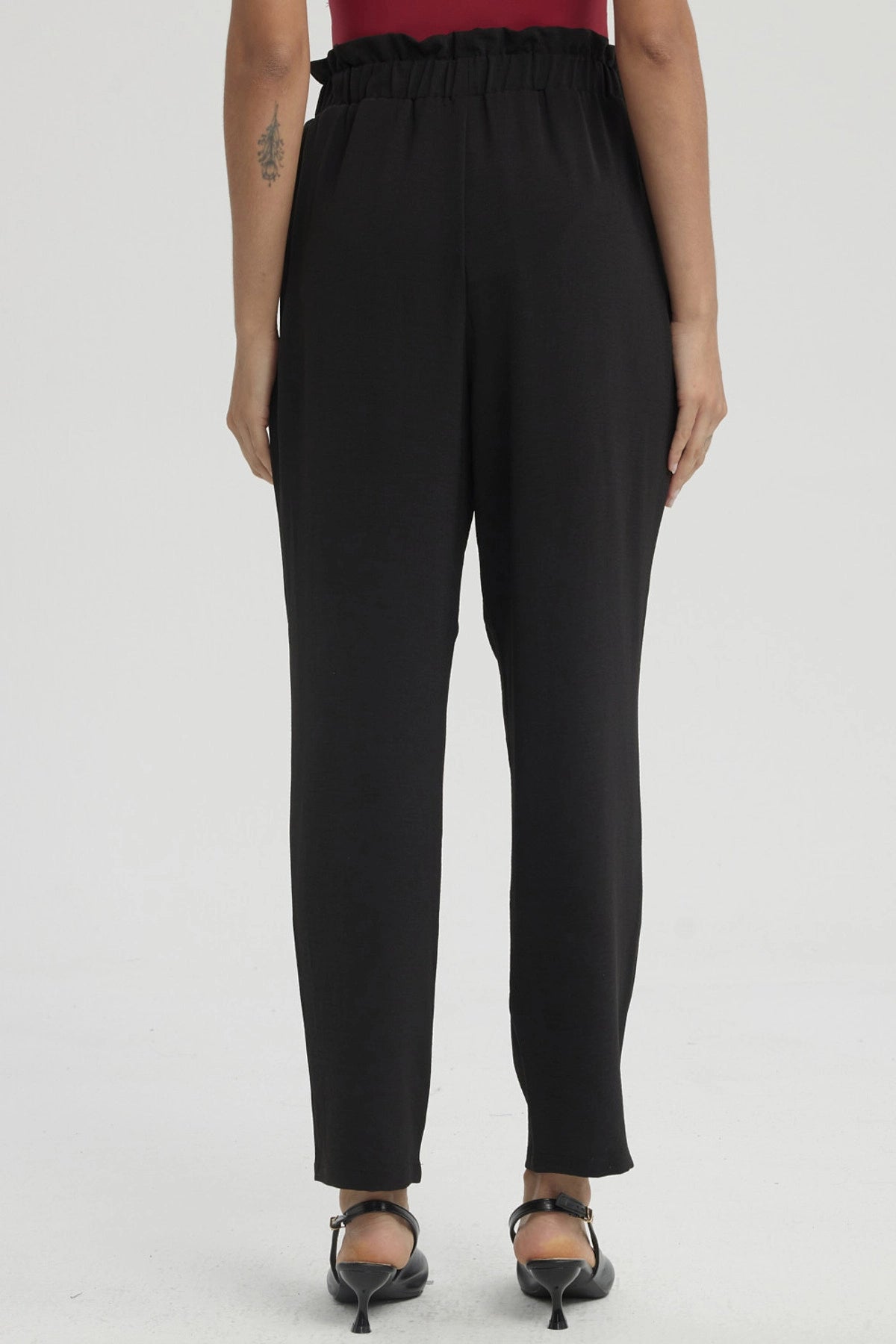 Pantalón Mujer Calce Slim Bolsillo Negro