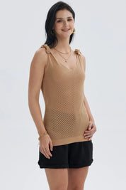 Polera mujer beige con nudo y diseño de canalé