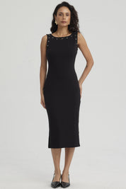 Vestido largo negro con ojetillos en escote redondo sin estampas prenda lisa ideal para eventos elegantes