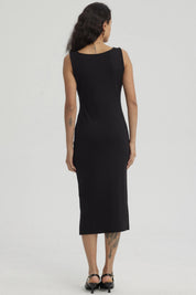 Vestido largo negro con ojetillos en escote redondo sin estampas prenda lisa ideal para eventos elegantes