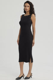 Vestido largo negro con ojetillos en escote redondo sin estampas prenda lisa ideal para eventos elegantes