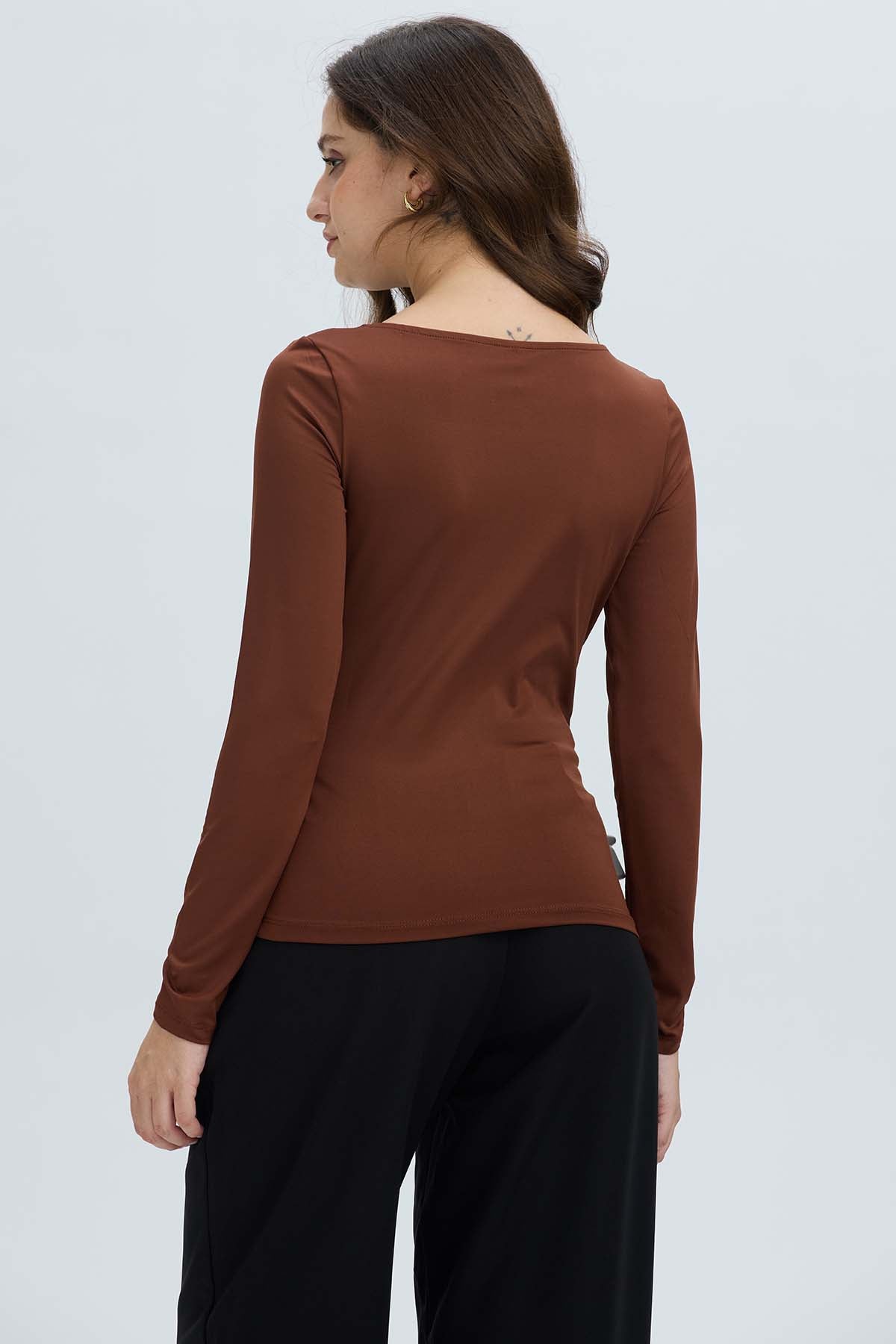 Polera Mujer Drapeado Delantero Cafe Oscuro
