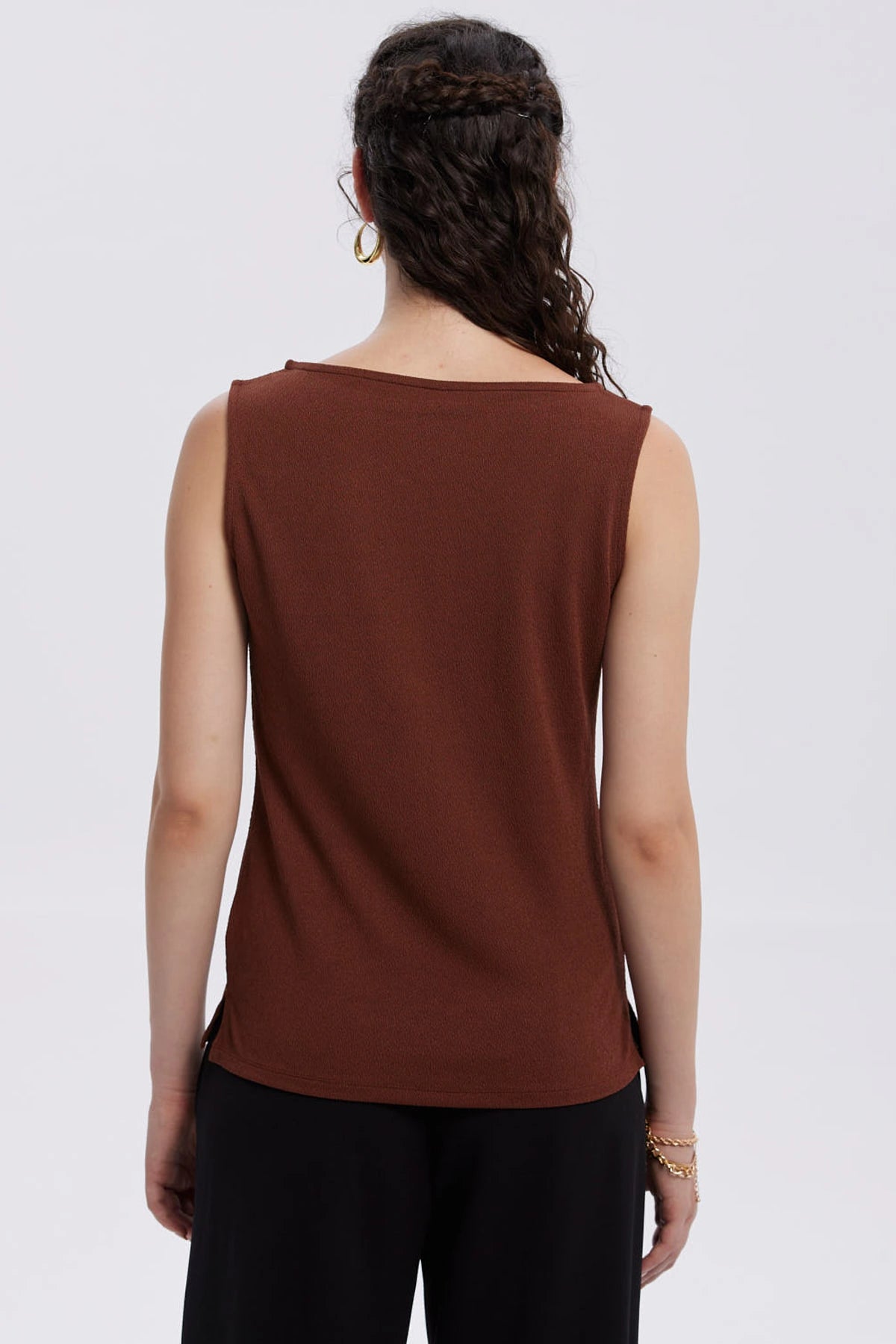 Polera Mujer Con Textura Y Abertura Café Oscuro