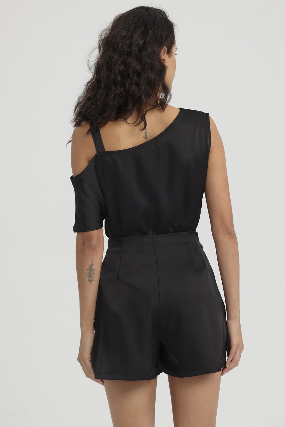 Blusa Mujer Hombro Caído Y Aplicación Negro