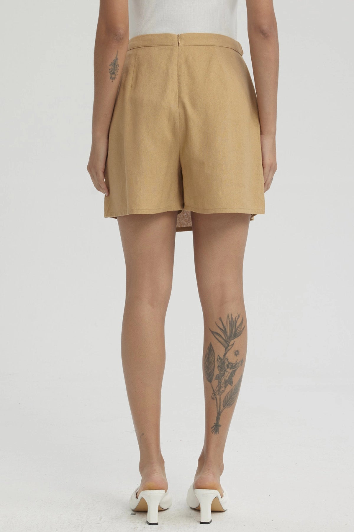 Short Mujer Con Botones Camel
