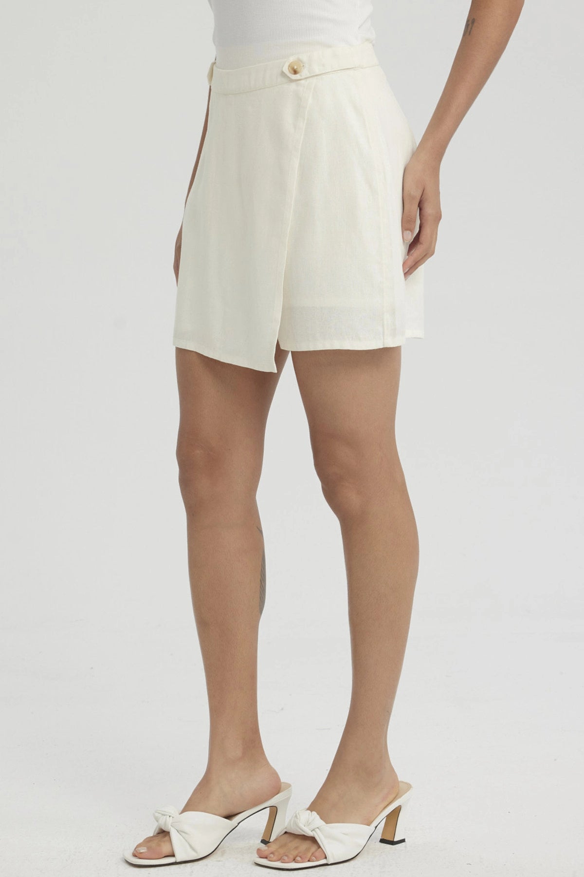 Short Mujer Con Botones Verde