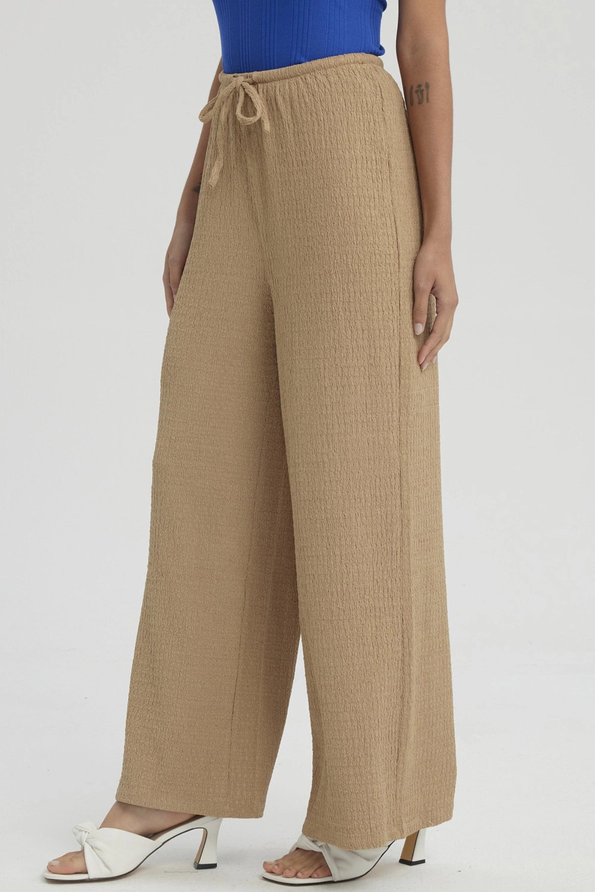 Pantalón Mujer Textura Pretinas Con Cordón Beige Claro