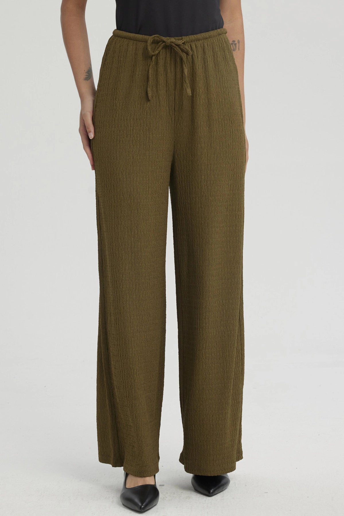 Pantalón Mujer Textura Pretinas Con Cordón Verde Musgo