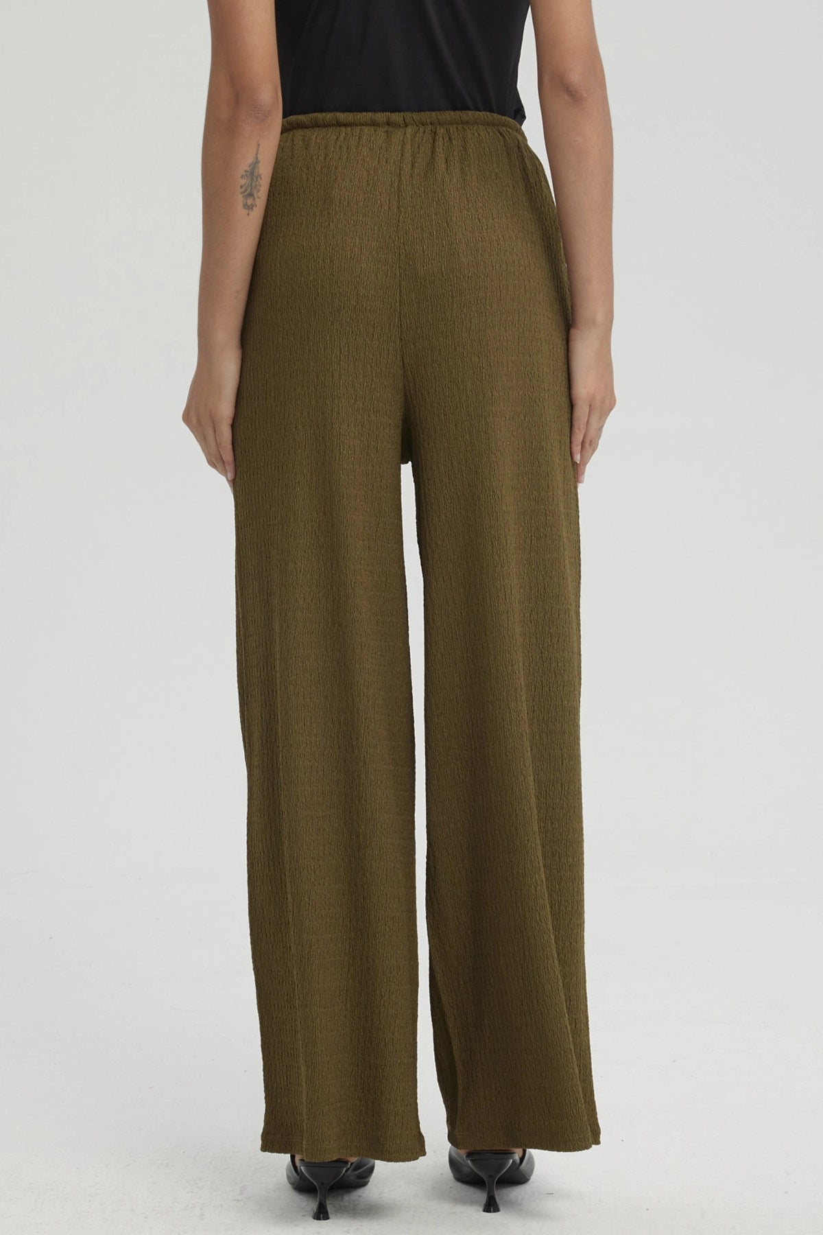 Pantalón Mujer Textura Pretinas Con Cordón Verde Musgo