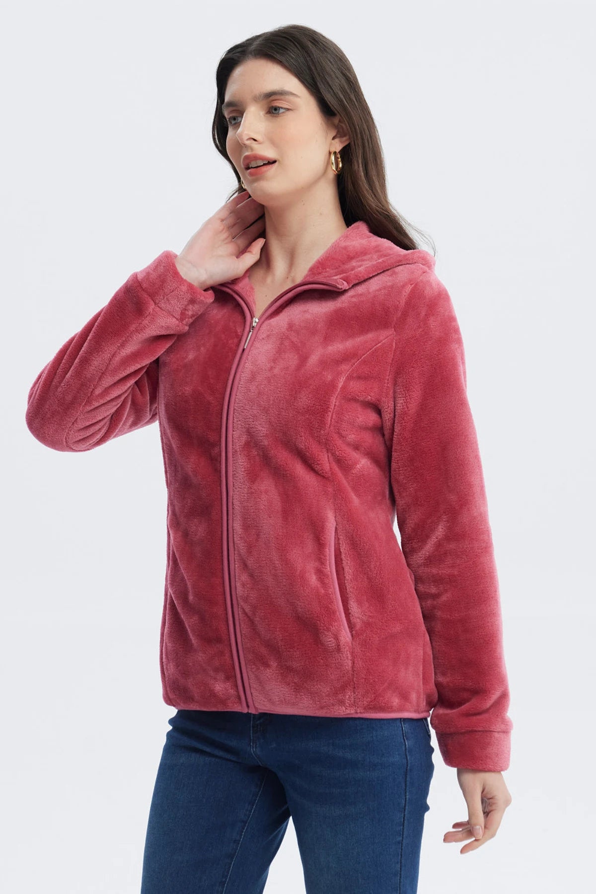 Polar de mujer rosado con cierre frontal liso de tela plush con capucha estilo casual ideal para días fríos