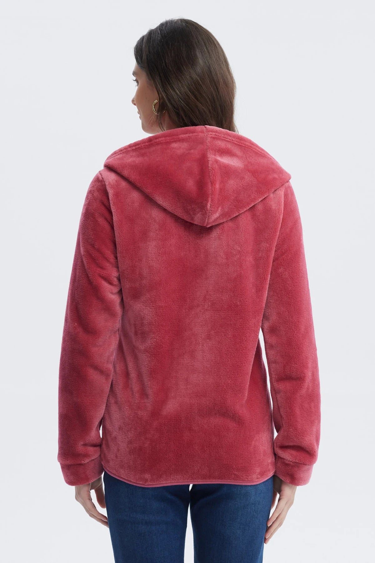 Polar de mujer rosado con cierre frontal liso de tela plush con capucha estilo casual ideal para días fríos