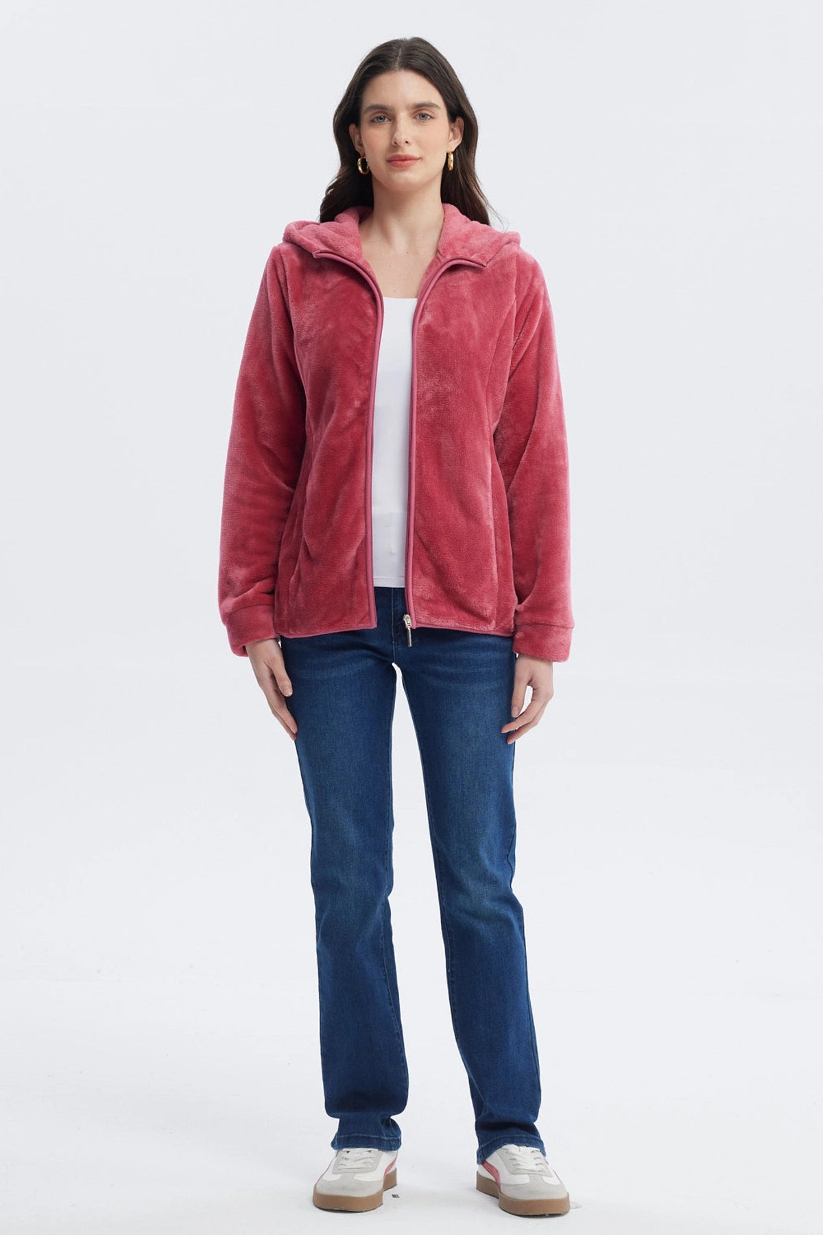 Polar de mujer rosado con cierre frontal liso de tela plush con capucha estilo casual ideal para días fríos