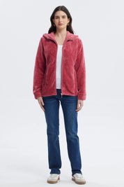 Polar de mujer rosado con cierre frontal liso de tela plush con capucha estilo casual ideal para días fríos