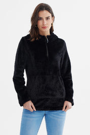 Polar negro mujer con textura y cierre frontal estilo casual sin estampa visible