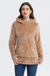 Polar mujer beige oscuro con textura acolchada y cierre medio sin estampa prenda lisa ideal para el frío