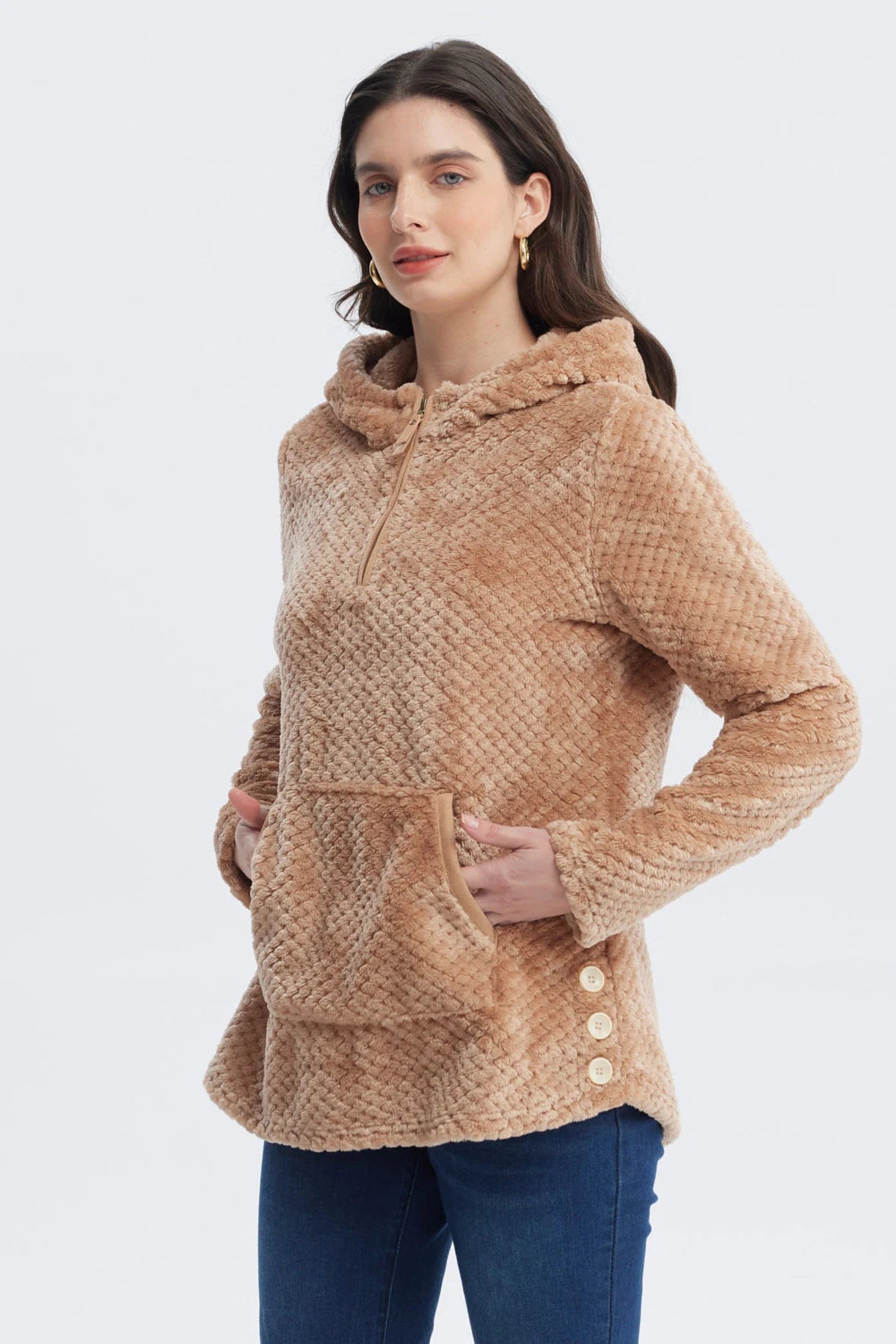 Polar mujer beige oscuro con textura acolchada y cierre medio sin estampa prenda lisa ideal para el frío