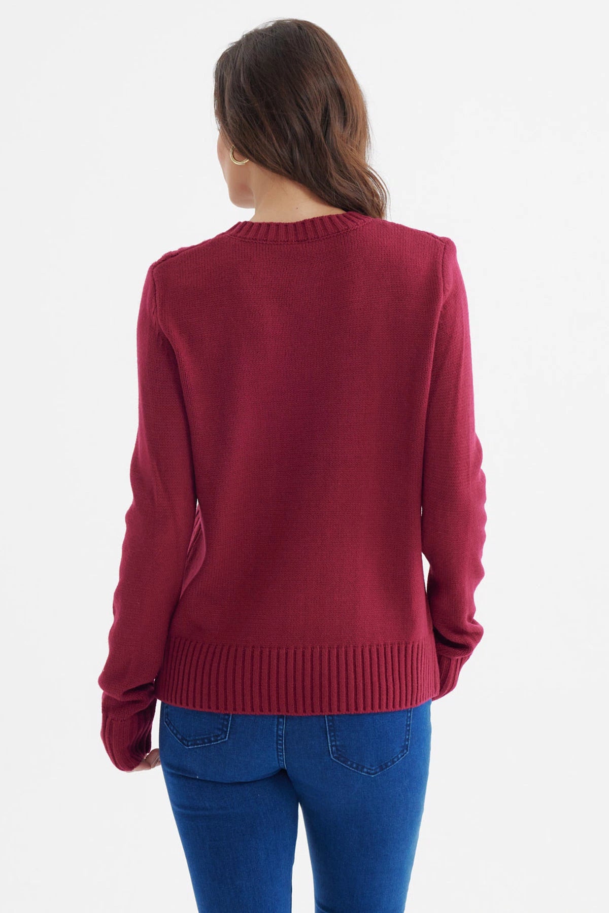 Sweater mujer rojo con diseño trenzado frontal en acrílico ideal para días fríos prenda sin estampa lisa