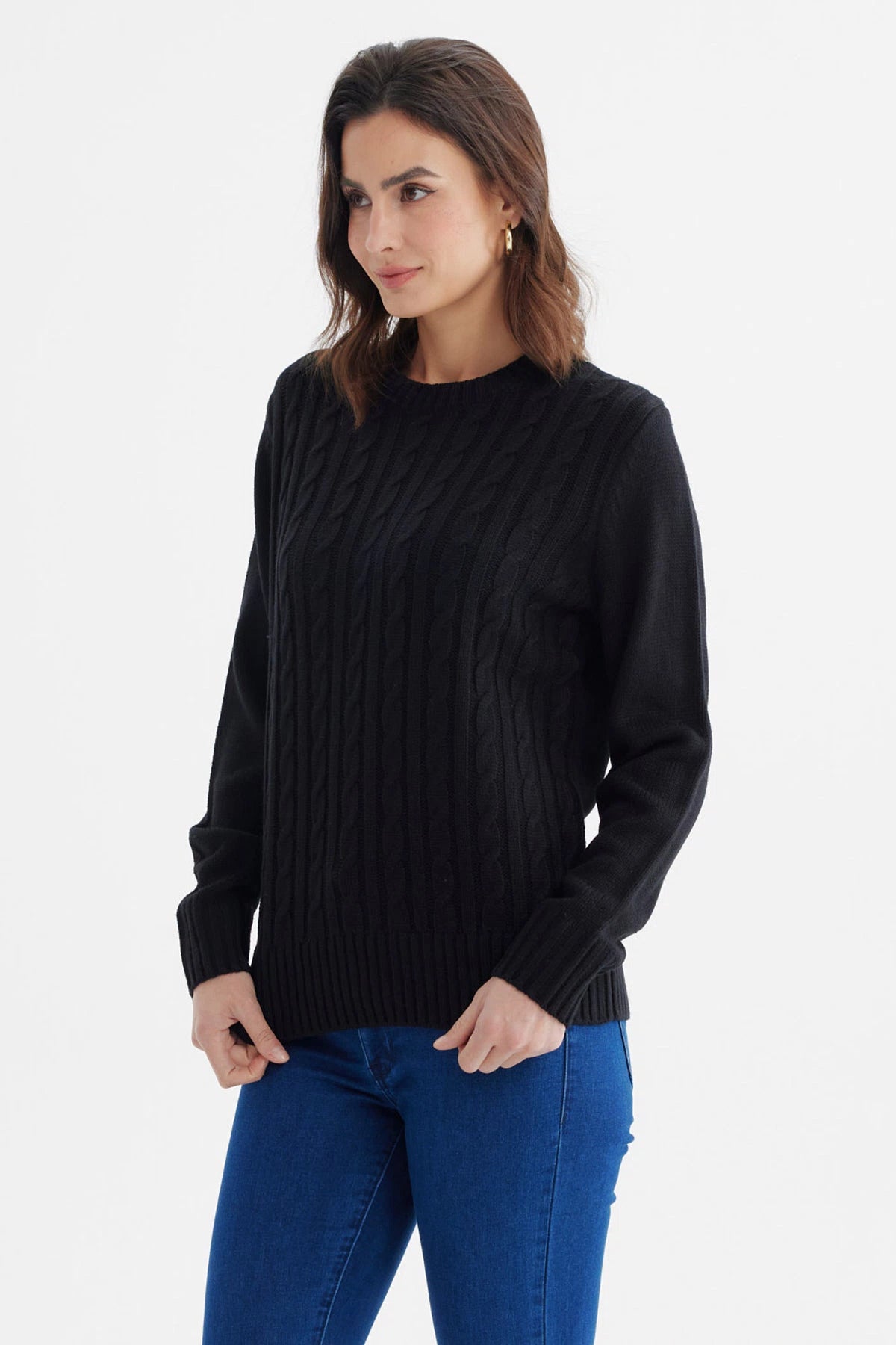Sweater mujer negro con diseño trenzado en la parte frontal estilo casual sin estampa visible