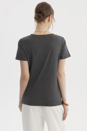 Polera mujer lisa gris de algodón con cuello en V y mangas cortas sin estampa ideal para combinar en cualquier ocasión