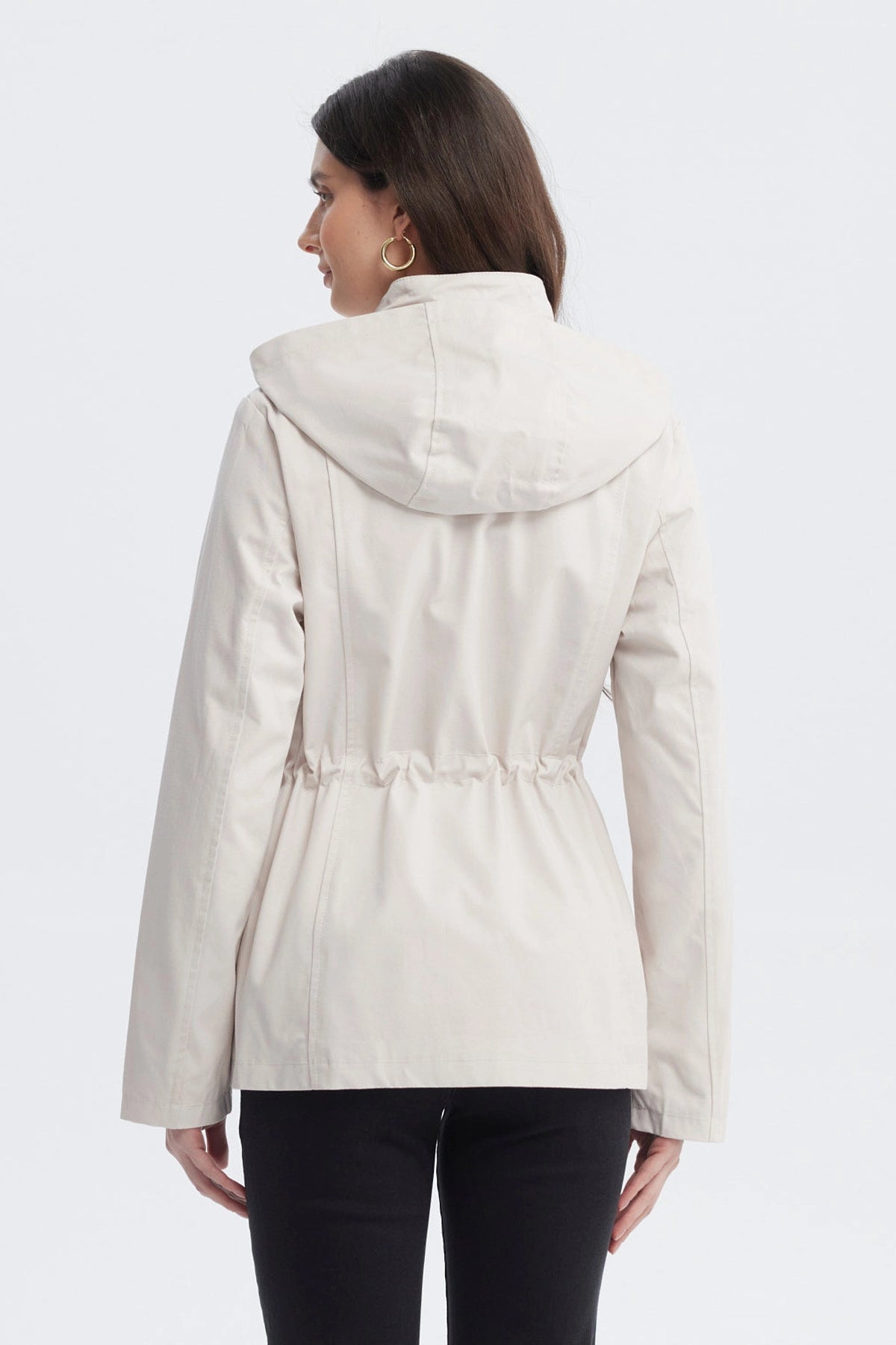 Chaqueta mujer arena con gorro y bolsillos frontales lisos casual elegante