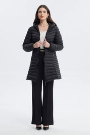 Parka negra larga de mujer con capucha y ajuste en la cintura sin estampa lisa y acolchada