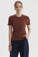 Polera mujer lisa café oscuro de manga corta y cuello redondo con textura rib para un look casual y cómodo