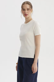 Polera lisa rib crudo para mujer de manga corta con textura de canalé