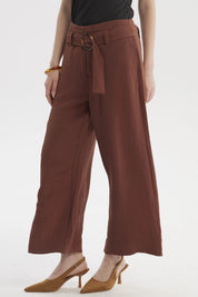 Pantalón palazzo café oscuro con cinturón y hebilla grande sin estampa estilo elegante y relajado para mujer