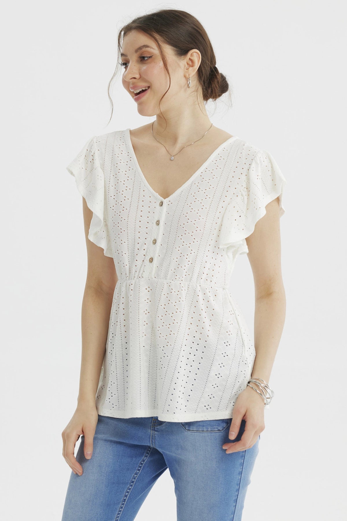 Polera mujer negra con botones en el frente prenda lisa ideal para un look casual y moderno