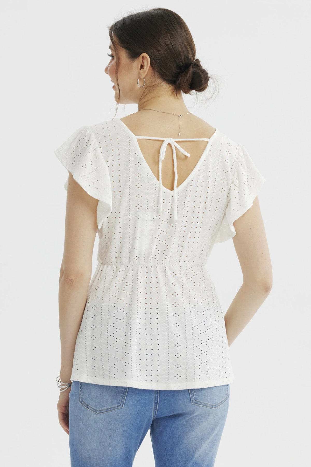 Polera mujer negra con botones en el frente prenda lisa ideal para un look casual y moderno