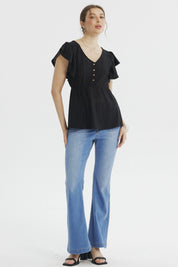 Polera mujer blanca con botones al frente y manga corta lisa elegante