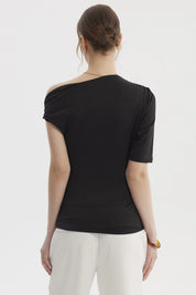 Polera asimétrica negra mujer con diseño liso sin estampa ideal para un look elegante y moderno