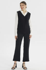 Sweater negro sin mangas para mujer con cuello en V y textura acanalada prenda lisa ideal para combinar con camisas