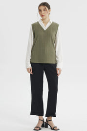 Sweater mujer verde olivo sin mangas de tejido canalé con escote en V prenda lisa