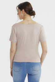 Polera gris para mujer con drapeado en el cuello y costados ajustados sin estampa diseño liso
