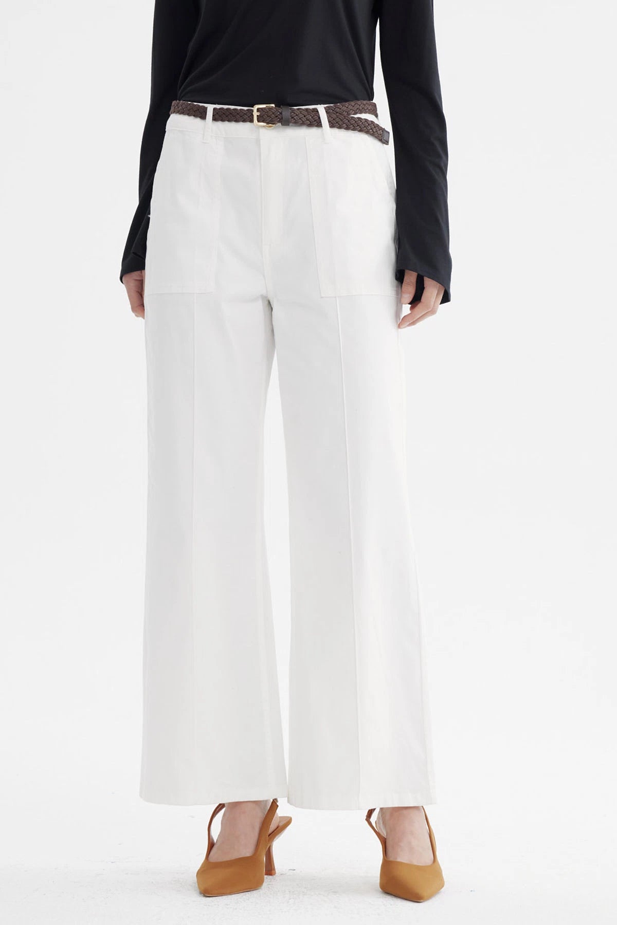 Pantalón mujer crudo gabardina con cinturón marrón tejido sin estampa ajuste cómodo para un look casual y sofisticado