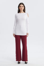 Polera mujer crudo con aplicación de nudo en hombro diseño liso estilo elegante y moderno ideal para combinar