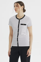 Polera mujer blanca con negro a rayas finas y abotonado falso dorado estilo casual elegante sin estampa lisa