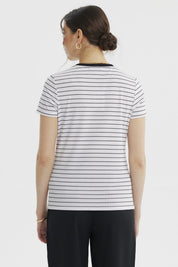 Polera mujer blanca con negro a rayas finas y abotonado falso dorado estilo casual elegante sin estampa lisa