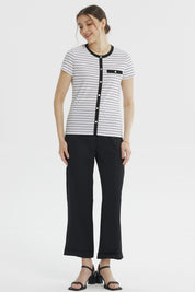 Polera mujer blanca con negro a rayas finas y abotonado falso dorado estilo casual elegante sin estampa lisa