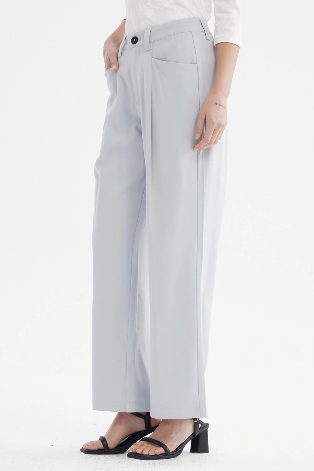 Pantalón sastrero gris mujer con pretina y botón estilo clásico sin estampa liso elegante y moderno