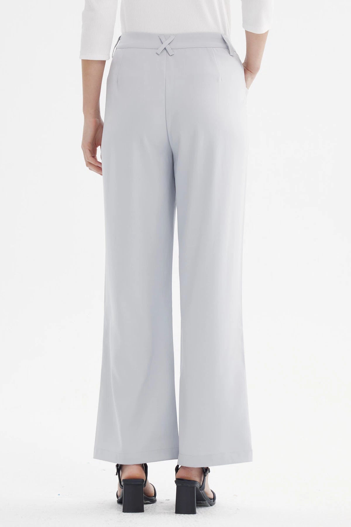 Pantalón sastrero gris mujer con pretina y botón estilo clásico sin estampa liso elegante y moderno