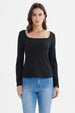 Polera negra de mujer con escote bardot y diseño rib ajustado sin estampas