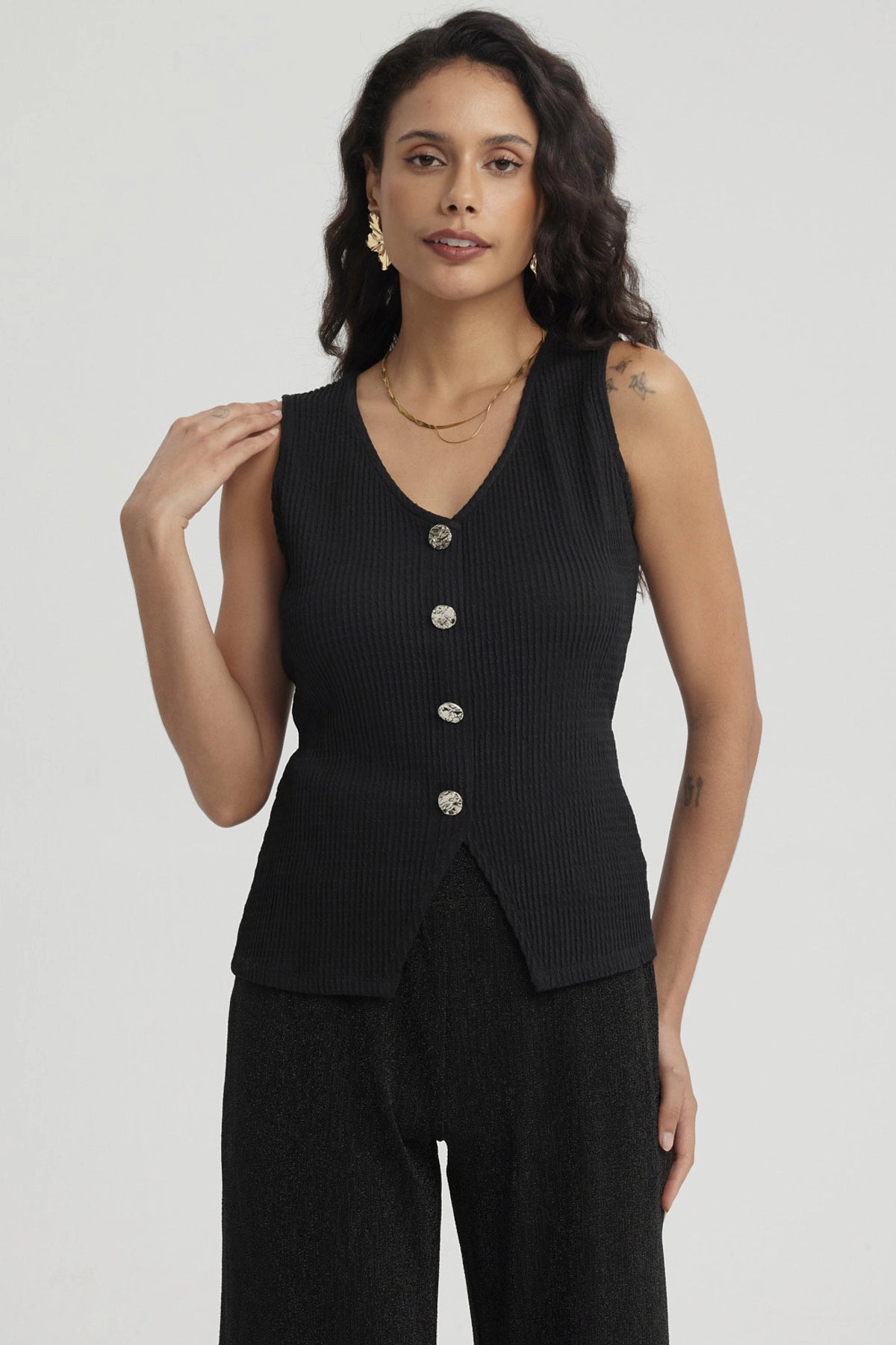 Polera Mujer Texturizada 3 Botones Negro