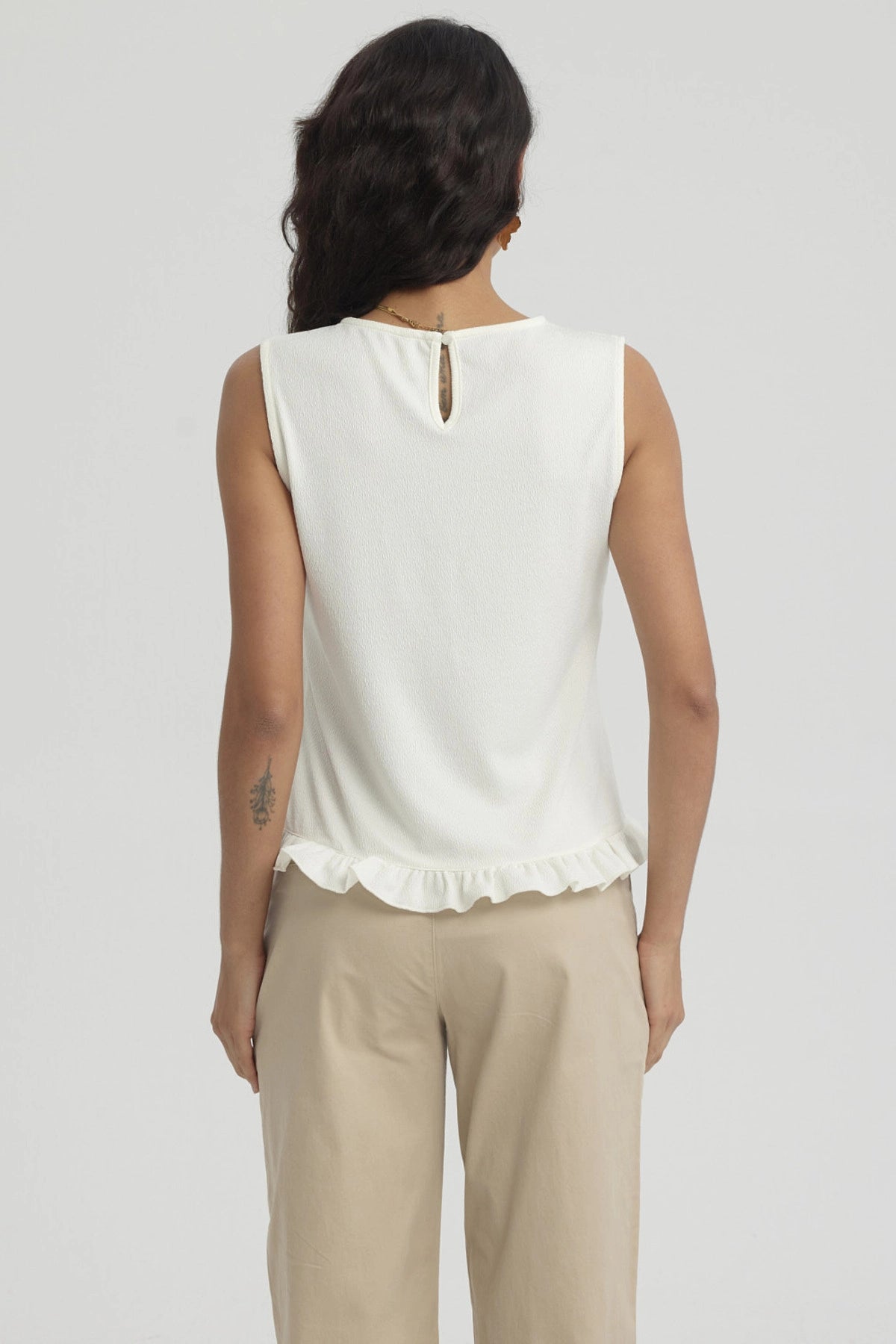 Polera Mujer Basta Con Vuelos Crema